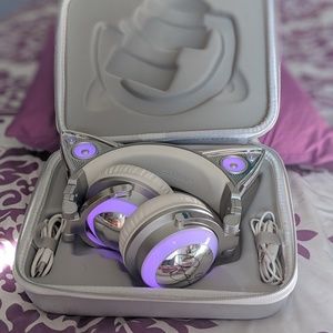 Limited Edition Ariana Grande Bluetooth Headphones
